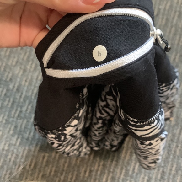 Speed Up Low Rise Lined Shorts - Picture 4 of 4